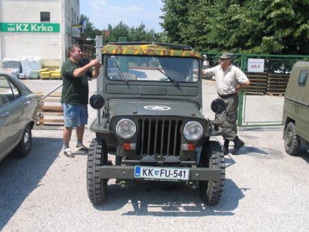 Razstava starodobnih vozil in vožnja po občini 18